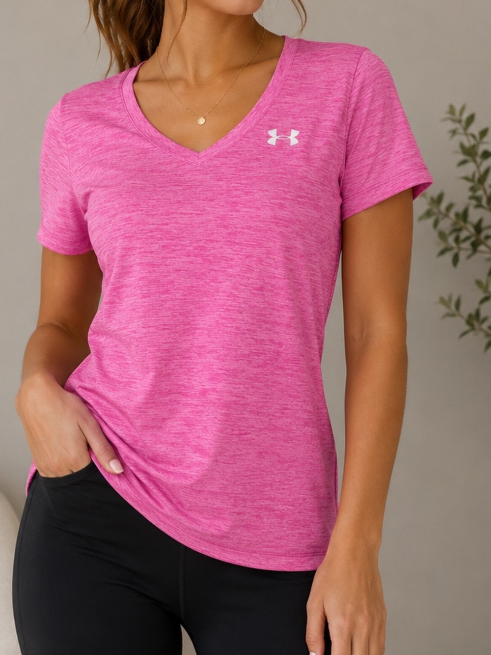 Under Armour HeatGear Pink V-Neck Athletic Tee Size Small